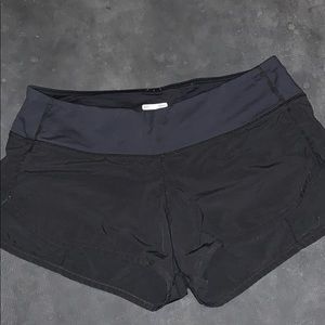 black lululemon shorts